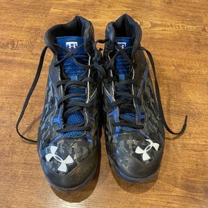 Baseball Cleats w metal spikes in great condition